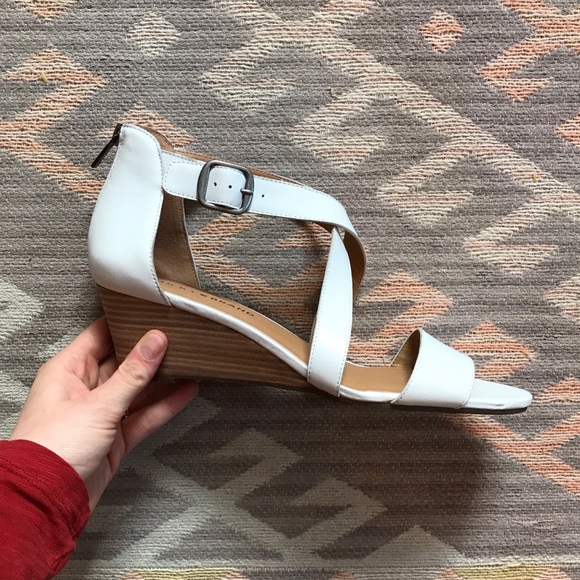 Lucky Brand NWOB Jenley White Leather Wedge Sandal - Picture 3 of 8